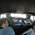 Procuradoria do Estado 18º Circuito Judicial - FOTO: Isabelle Valdez, à esquerda, e Lois Lippert são vistas em uma imagem de um veículo patrulha, 23 de janeiro de 2026.