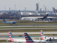 Agente do Serviço Secreto designado para Jill Biden acidentalmente dá um tiro na perna no aeroporto Yahoo news home