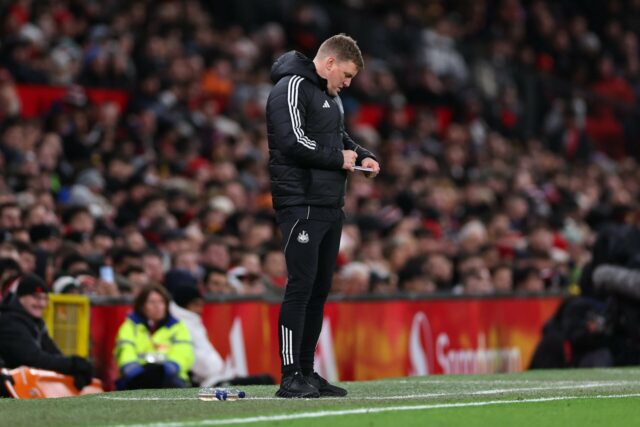 'Ajustou as coisas taticamente' - Eddie Howe revelou o plano 'Ajustou as coisas taticamente' - Eddie Howe revelou o plano de jogo do Newcastle contra o Man Utd, combina com Michael Carrick