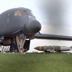 Al Jazeera vê bombas sendo carregadas em aviões dos EUA na base do Reino Unido