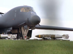 Al Jazeera vê bombas sendo carregadas em aviões dos EUA na base do Reino Unido Al Jazeera vê bombas sendo carregadas em aviões dos EUA na base do Reino Unido