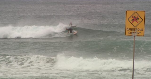As condições devem trazer temperaturas frias, ventos fortes e previsões de surf perigosas.