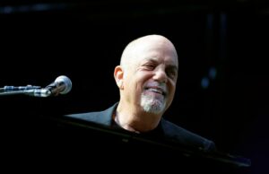 Alexa Ray diz que o pai Billy Joel é ‘um lutador’ e ‘está indo muito bem’ desde o diagnóstico de distúrbio cerebral Alexa Ray diz que o pai Billy Joel é ‘um lutador’ e ‘está indo muito bem’ desde o diagnóstico de distúrbio cerebral
