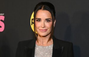 Ama os brincos Kendra Scott de Kyle Richards? Pegue-os na Amazon! Taylor Swift participa da 67ª premiação anual do GRAMMY em 2 de fevereiro de 2025 em Los Angeles, Califórnia.