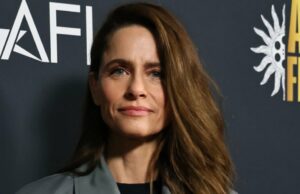 Amanda Peet conta como seus três filhos reagiram ao diagnóstico de câncer de mama Estrelas que venceram o câncer de mama Julia Louis-Dreyfus Cynthia Nixon e mais p