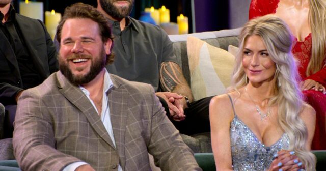 Jordan-e-Amber-Love_Is_Blind_n_S10_E12_00_26_35_21