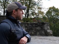 Americano se muda para a Europa – finalmente descobre o verdadeiro significado de ‘liberdade’ Screenshot from a video about an American who moved to Germany 10 years ago.