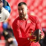 O tight end do Kansas City Chiefs, Travis Kelce (87), recebe um passe antes de um jogo da NFL entre o Los Angeles Chargers e o Kansas City Chiefs em 14 de dezembro de 2025 no GEHA Field no Arrowhead Stadium em Kansas City, MO.