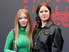 Amy Adams faz rara aparição no tapete vermelho com a filha, de Aviana Le Gallo Amy Adams traz a filha Aviana para a estreia de Nightbitch no Festival Internacional de Cinema de Toronto