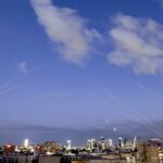 Analista de Tel Aviv se protege de 30 sirenes de mísseis em 48 horas, diz que o Irã ‘não vai se recuperar’