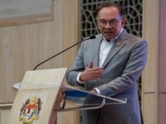Antecipando a turbulência global, o primeiro-ministro Anwar Ibrahim pede aos malaios que economizem dinheiro Antecipando a turbulência global, o primeiro-ministro Anwar Ibrahim pede aos malaios que economizem dinheiro
