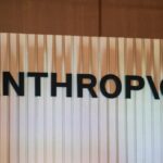 Anthropic processa Pentágono enquanto downloads de Claude disparam