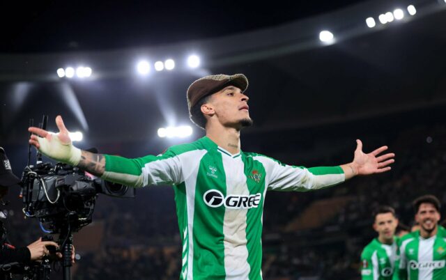 Antony e Sofyan Amrabat eliminam o ex-ala do Man Utd Antony e Sofyan Amrabat eliminam o ex-ala do Man Utd da Liga Europa