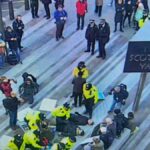 Apoiadores da Ação Palestina são presos enquanto a Polícia Metropolitana de Londres reverte a política