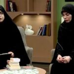 Apresentadores de TV iranianos anunciaram solenemente o falecimento de Mansoureh Khojasteh Bagherzadeh, de 79 anos, apenas dois dias depois de seu marido, o aiatolá Ali Khamenei, ter sido morto em seu complexo em Teerã.