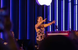 Aqui está Alicia Keys na Apple Grand Central para a experiência do 50º aniversário (Galeria) Aqui está Alicia Keys na Apple Grand Central para a experiência do 50º aniversário (Galeria)