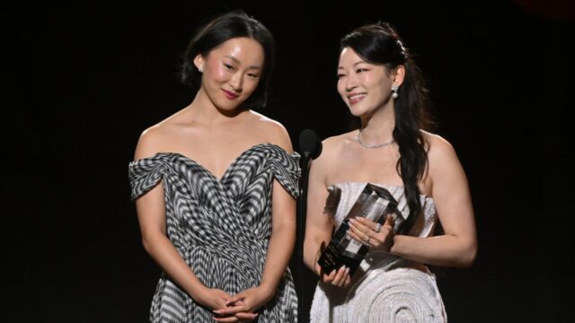 Arden Cho, Ji-young Yoo, Chloe Zhao, Bowen Yang e mais homenageiam a herança asiática no Unforgettable Gala Awards
