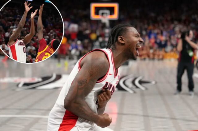 Jaden Bradley #0 do Arizona Wildcats arremessa a cesta da vitória sobre Killyan Toure #27 do Iowa State Cyclones no segundo tempo durante as semifinais do Big 12 Tournament no T-Mobile Center em 13 de março de 2026 em Kansas City, Missouri.