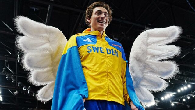 Armand Duplantis conquista outro título mundial indoor de salto com vara, igualando o recorde de Sergey Bubka
