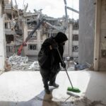 Armas nas ruas enquanto EUA e Israel intensificam ataques de um mês em todo o Irã