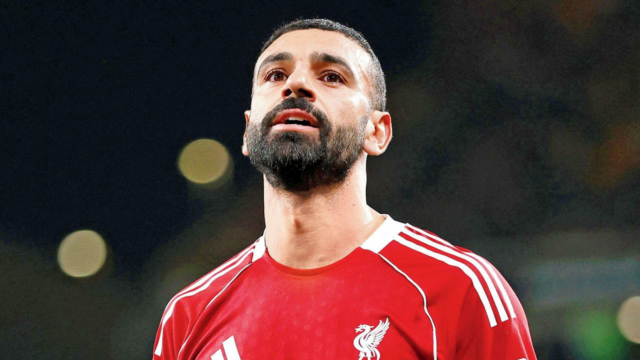 Arne Slot pede que o Liverpool resolva os problemas dos gols tardios após a derrota do Wolves
