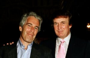 Arquivos desaparecidos de Epstein com alegações de Trump finalmente reveladas Jeffrey Epstein e Donald Trump em Mar-a-Lago, na Flórida, em 1997.