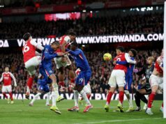 Arsenal recupera vantagem de cinco pontos no topo da tabela com vitória por 2 a 1 sobre o Chelsea Arsenal recupera vantagem de cinco pontos no topo da tabela com vitória por 2 a 1 sobre o Chelsea