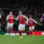Arsenal vence Everton e Dowman faz história na Premier League