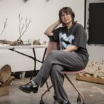 Artistas de Los Angeles - feridos pelo fogo - dominam a mostra de arte mais comentada de Nova York