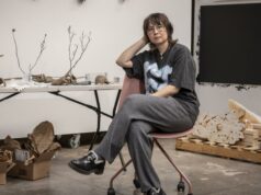 Artistas de Los Angeles – feridos pelo fogo – dominam a mostra de arte mais comentada de Nova York Artistas de Los Angeles - feridos pelo fogo - dominam a mostra de arte mais comentada de Nova York