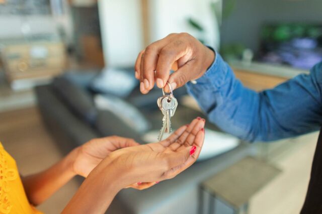 As armadilhas legais e fiscais a ter em conta ao transformar uma casa herdada num aluguer de curta duração
