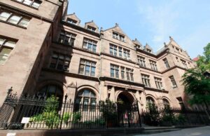 As crianças do ‘Covid baby boom’ estão presas nas elegantes listas de espera do jardim de infância particular de Nova York – e os pais estão enlouquecendo As crianças do 'Covid baby boom' estão presas nas elegantes listas de espera do jardim de infância particular de Nova York - e os pais estão enlouquecendo