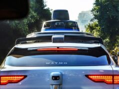 As empresas Robotaxi se recusam a dizer com que frequência seus AVs precisam de ajuda remota A Waymo equipped with 360 degree technology including 29 cameras, five lidars (which are used for mapping and sensing) and six radar trackers.