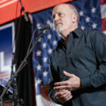 ARQUIVO - O procurador dos EUA, Edward R. Martin Jr., fala em entrevista coletiva, 13 de maio de 2025, em Washington. (Foto AP / Julia Demaree Nikhinson, Arquivo)