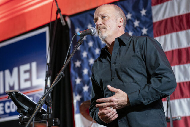 ARQUIVO - O procurador dos EUA, Edward R. Martin Jr., fala em entrevista coletiva, 13 de maio de 2025, em Washington. (Foto AP / Julia Demaree Nikhinson, Arquivo)