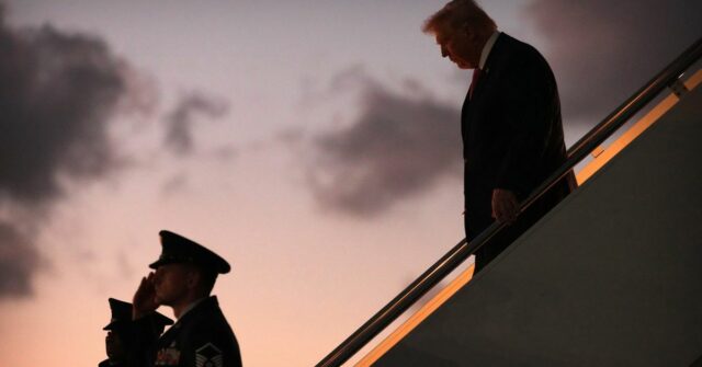 As mensagens conflitantes de Trump semeiam confusão sobre a guerra Da esquerda para a direita: Secretário do Interior Doug Burgum, Secretário de Estado Marco Rubio, Presidente dos EUA Donald Trump, Secretário de Defesa Pete Hegseth e Secretário de Comércio Howard Lutnick