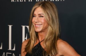 As mulas de aeroporto dos anos 90 de Jennifer Aniston estão na moda (de novo) Taylor Swift participa da 67ª premiação anual do GRAMMY em 2 de fevereiro de 2025 em Los Angeles, Califórnia.