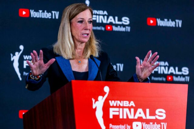 Comissária da WNBA, Cathy Engelbert