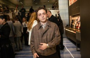 As perguntas de Jake Shane na festa do Oscar da Vanity Fair provam que os influenciadores não deveriam ser repórteres no tapete vermelho As perguntas de Jake Shane na festa do Oscar da Vanity Fair provam que os influenciadores não deveriam ser repórteres no tapete vermelho