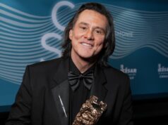 As pessoas acham que Jim Carrey que compareceu ao César Awards é uma farsa Jim Carrey posa com o Honorary Cesar Award nos bastidores durante o 51º Cesar Film Awards no L'Olympia em 26 de fevereiro de 2026 em Paris.