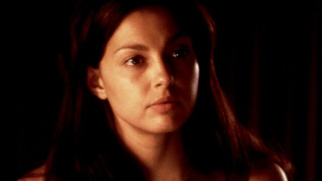 Ashley Judd chama seu filme de 1997, 'Kiss the Girls', por 'transformar a tortura sexual em entretenimento' contra as mulheres: 'É traumatizante' e 'Por que é lucrativo?'
