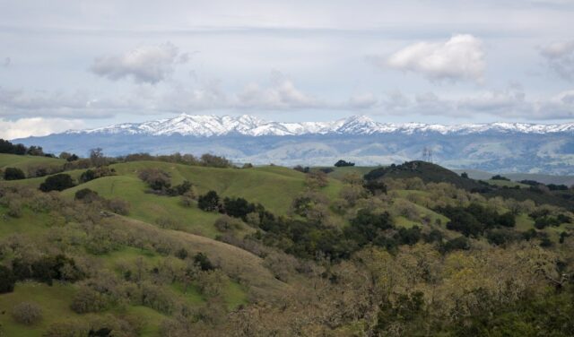 Assista: Imagens aéreas do rancho da família Bechtel ao sul de San Jose, vendido por US$ 24 milhões
