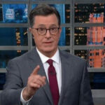 Assista: Stephen Colbert lidera o público em 'Sim, nós podemos!' Cante depois de fazer referência ao slogan da campanha de Obama