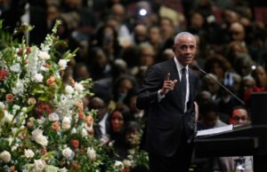 Assista ao comovente tributo de Obama ao falecido Jesse Jackson Assista ao comovente tributo de Obama ao falecido Jesse Jackson