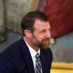 Assista ao vivo: Markwayne Mullin empossado como secretário do Departamento de Segurança Interna