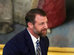 Assista ao vivo: Markwayne Mullin empossado como secretário do Departamento de Segurança Interna Assista ao vivo: Markwayne Mullin empossado como secretário do Departamento de Segurança Interna