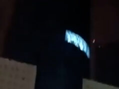 Ataque iraniano mata mulher do Bahrein após atingir prédio residencial Ataque iraniano mata mulher do Bahrein após atingir prédio residencial