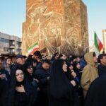 Ataques EUA-Israel ao Irã, dia 2: Khamenei é morto, Irã retalia