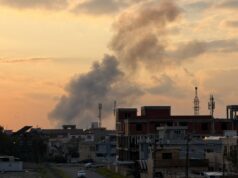 Ataques aéreos no Iraque matam três combatentes da PMF e dois policiais Ataques aéreos no Iraque matam três combatentes da PMF e dois policiais
