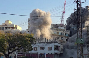 Ataques israelenses matam dezenas de pessoas em todo o Líbano Ataques israelenses matam dezenas de pessoas em todo o Líbano